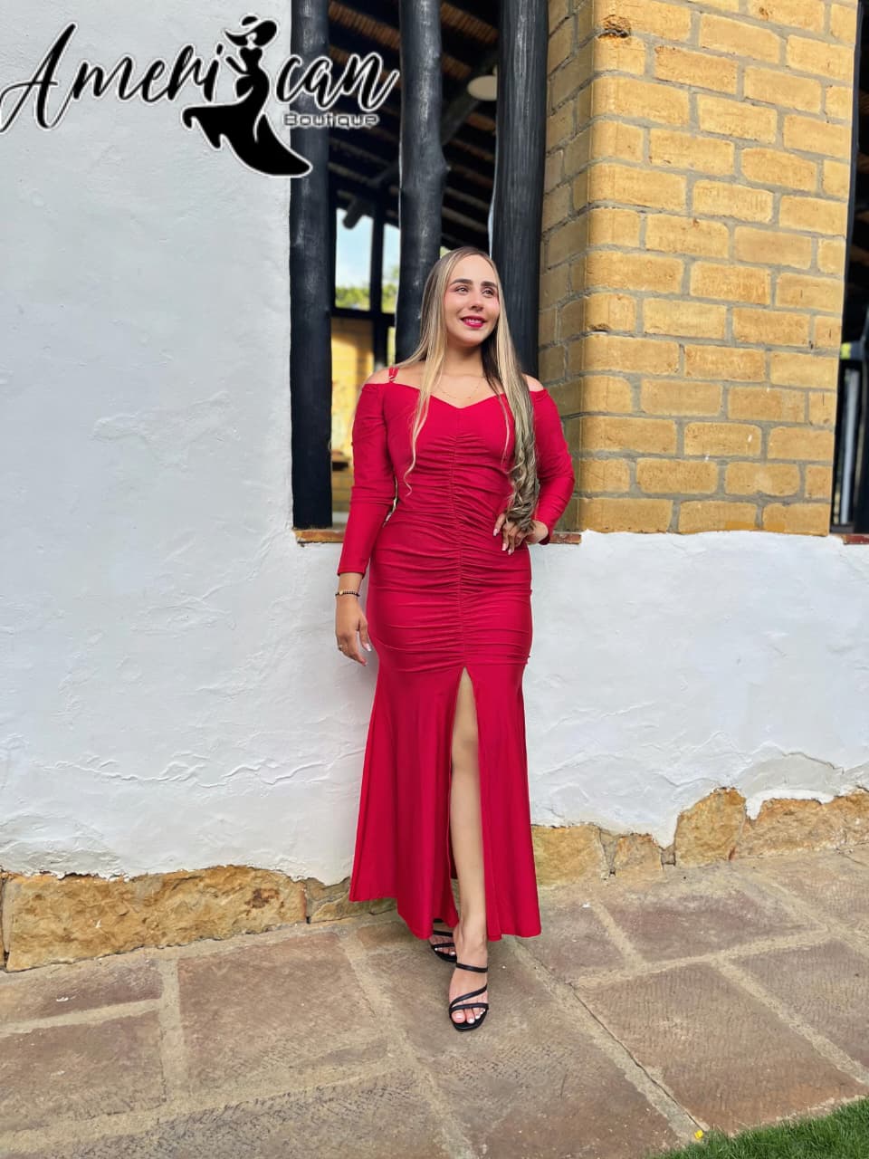 VESTIDO ESCOTE ESPALDA CON MANGAS ROJO